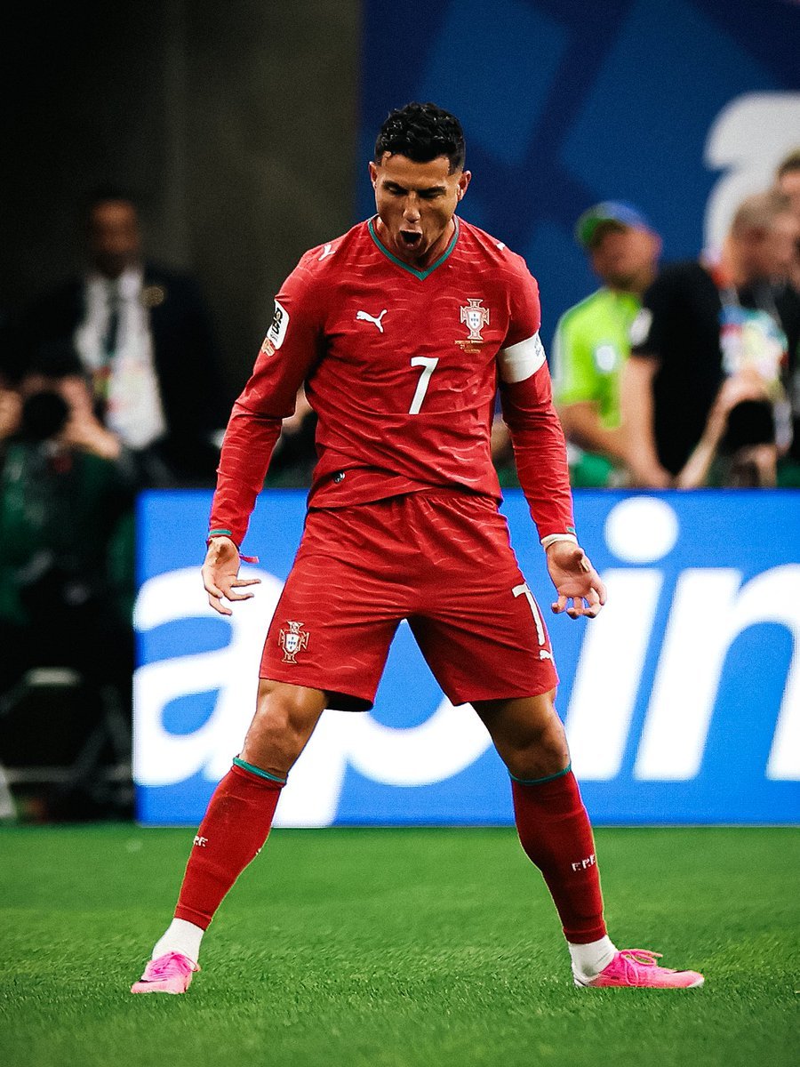 losblancoswrld's tweet photo. Do you understand how crazy it is that there are millions of people watching the game to hate on a 41 year old who has now scored his second goal of the match?

The greatest ever. https://t.co/3TfVkH2zTX