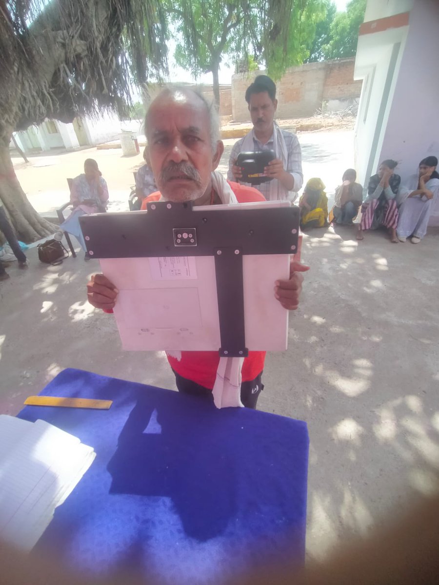 CKPFoundation's tweet photo. Today, our MMU visited Rampur and Malpura villages in Ishanagar Block, Chhatarpur District, Madhya Pradesh, for TB screening and awareness activities. A total of 69 individuals were screened, promoting early diagnosis, timely care, and stronger community health in rural areas. https://t.co/lcCB25Tmjb