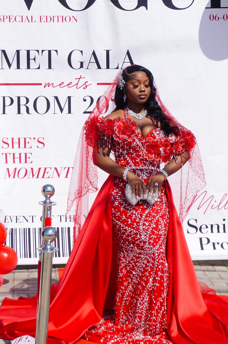 zyymrx's tweet photo. will never make ya forget about my prom look 😍😍 #prom2k26 https://t.co/AV93bruZBa