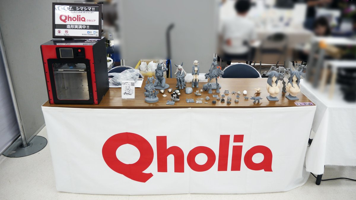 mugenrenpou's tweet photo. JRRF2026で、Qholia様（@Qho_MetalWorks）へ参りました。

テーブルの上に広がる奇跡の光景に、多くの人々から感嘆の声が聞こえてきました。有数のメーカーの方々の反応を伺うと、やはり驚異的な結果であるとの再確認が促されました。

3Dプリンター Qholia開発者の多夢さん（@tamu_tom）と、様々なお話をさせていただければ、当ブースが斜め前に配置されており、貴重な瞬間を見つめるが叶いもしました。　　　　　　

JRRF2026でご一緒でき、とっても嬉しく幸いなのです。ありがとうございました(＠ω＠)/

#Qholia #3Dプリンター #3Dプリント