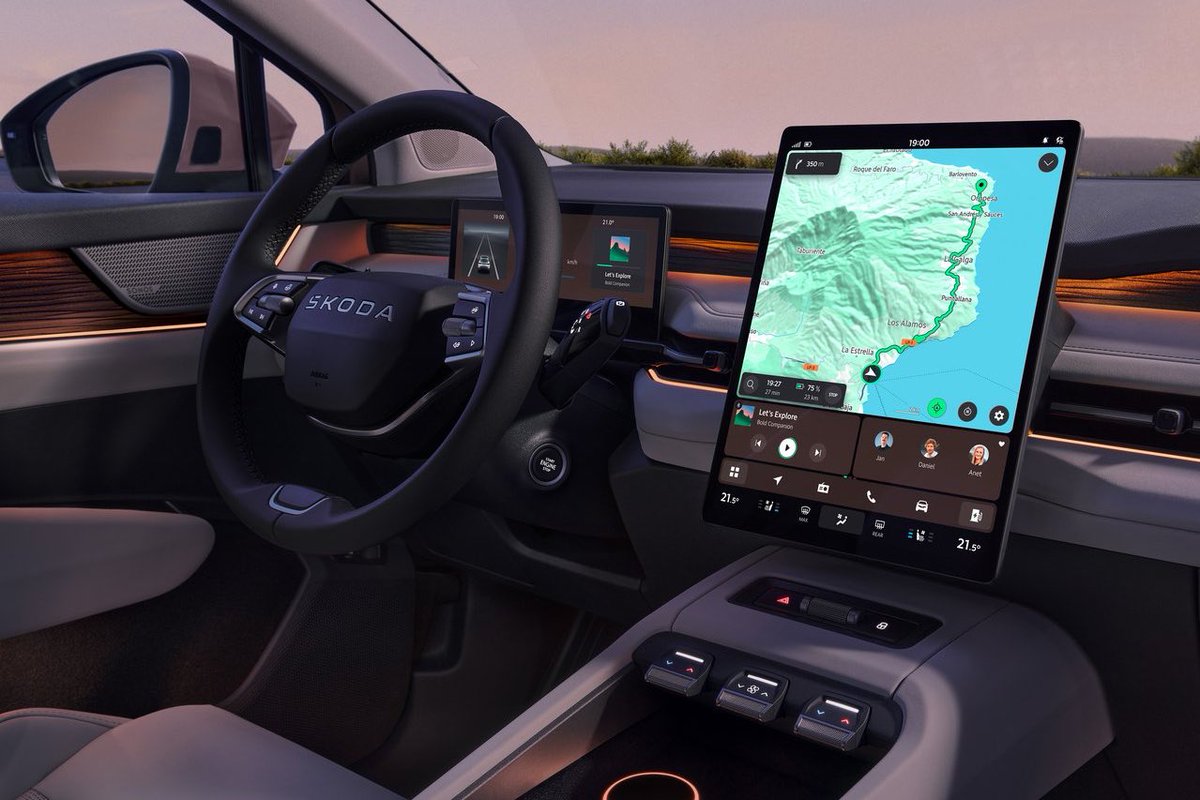 Babektas's tweet photo. 🚘⚡Skoda Peaq tanıtıldı!

Škoda’nın şimdiye kadar ürettiği en büyük ve en teknolojik SUV modeli olan #Peaq, markanın elektrikli amiral gemisi olarak geliyor.

📏 4.874 mm uzunluk
👨‍👩‍👧‍👦 7 kişilik oturma düzeni
🧳 935 litre bagaj + 37 litre frunk
🔋 91 kWh (86 kWh net) batarya seçeneği
🛣️ 640 km’nin üzerinde menzil
⚡ %10-80 DC hızlı şarj: sadece 28 dakika

Öne çıkan yenilikler:
✅ İlk kez kullanılan gömme kapı kolları
✅ 9 bölgeli elektro-kromik panoramik cam tavan
✅ Tek pedallı sürüş
✅ Çift yönlü şarj (V2L, V2H, V2G)
✅ 13,6 inç dikey Android tabanlı multimedya ekranı
✅ Sonos imzalı 16 hoparlörlü, 755 W ses sistemi
✅ LED Matrix farlar
✅ Travel Assist 3.0 sürüş destek sistemi

Aerodinamik tarafta da iddialı:
🌬️ Cd: 0.249

Motor seçenekleri:
🔹 Peaq 60 – 150 kW / RWD / 450+ km menzil
🔹 Peaq 90 – 210 kW / RWD / 640+ km menzil
🔹 Peaq 90x – 220 kW / AWD / 610+ km menzil

Modern Solid tasarım dili, dev yaşam alanı ve uzun menziliyle Peaq; Kia EV9, Hyundai IONIQ 9 ve Volvo EX90 gibi rakiplere güçlü bir alternatif olmak istiyor.

Nasıl olmuş?

#Skoda #SkodaPeaq #EV #ElectricVehicle #SUV #ElectricSUV
