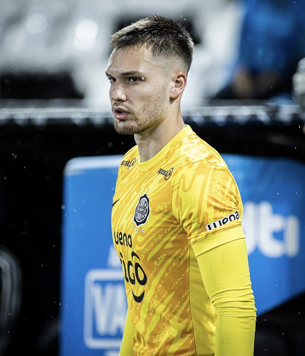 VelazquezErwin's tweet photo. Facundo Insfran va al fútbol de Emiratos Arabes. 

#Olimpia vende el 50% del pase al #AlWahda 

Facundo viajará este fin de semana.

@latribu1120am 
#SuperDeport https://t.co/E82E2VCh9K