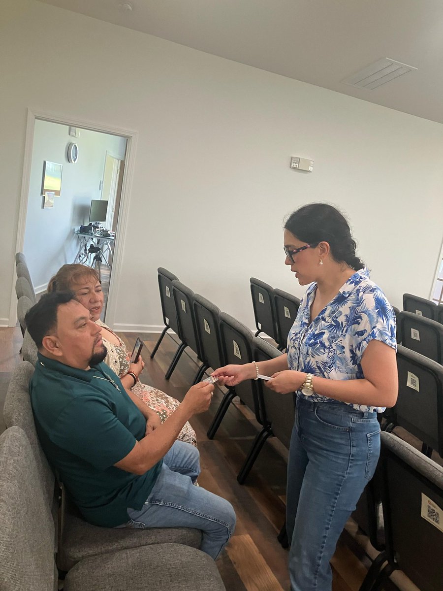 ConsulMexRlm's tweet photo. Jornada Extraordinaria de Protección en el Ministerio Episcopal de Trabajadores Agrícolas en Dunn, NC
Brindamos información sobre protección preventiva, servicios y asistencia consular a la comunidad.
#ProteccionConsular #ConoceYEjerceTusDerechos 
@SRE_mx @EmbamexEUA @vcalva https://t.co/0EnWYI5w24