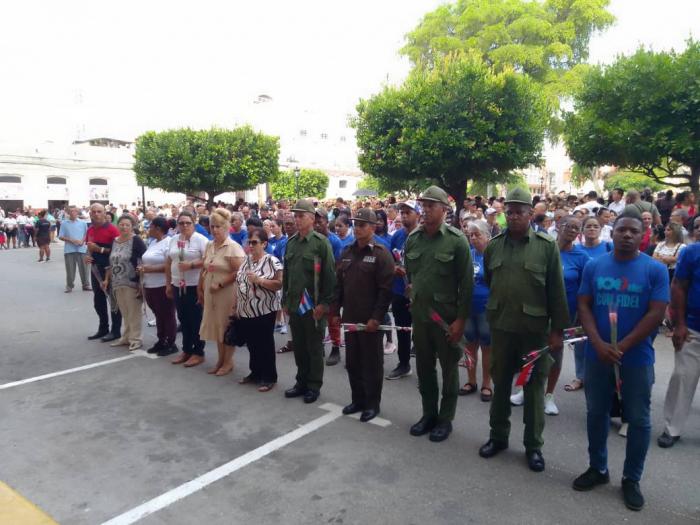 Granma_Digital's tweet photo. 🙌🪖🖤ADMIRACIÓN Y RESPETO POR RAMIRO

📍Matanzas. –Admiración y respeto por el histórico Comandante de la Revolución es quizás la mejor síntesis del tributo del pueblo matancero a Ramiro Valdés Menéndez, combatiente de «brillante y extraordinaria hoja de servicios a la Patria». https://t.co/Hxw7dYjCsw