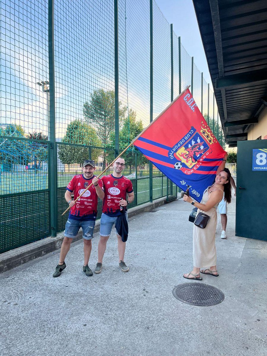 CD_Corellano's tweet photo. 📸 1️⃣3️⃣🔹6️⃣🔹2️⃣6️⃣ 📷  Una fecha para recordar, cuanto disfrutaron niños y mayores 🥰⚽

💙❤️ @CD_Corellano 💙❤️

🎌 #LaIlusionQueNosUne 🔴
 🤞 #RespectFirst 🤗 
#Preferente ♥️ #Cantera ⚽ 
🫂 #PlayOff 👌 #Ascenso ♥️ https://t.co/E1WOxphsnh