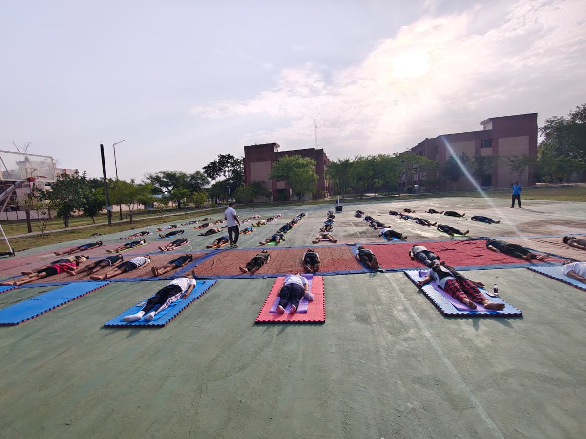 RJIT_BSF's tweet photo. 🧘‍♂️ 𝐈𝐧𝐭𝐞𝐫𝐧𝐚𝐭𝐢𝐨𝐧𝐚𝐥 𝐘𝐨𝐠𝐚 𝐃𝐚𝐲 𝟐𝟎𝟐𝟔 𝐚𝐭 𝐑𝐉𝐈𝐓
On 21 June 2026, students, faculty members, and staff of Rustamji Institute of Technology (RJIT), BSF Academy Gwalior enthusiastically participated in the International Yoga Day celebrations.
𝐃𝐫. 𝐏𝐫𝐚𝐬𝐡𝐚𝐧𝐭 𝐊𝐮𝐦𝐚𝐫 𝐉𝐚𝐢𝐧, 𝐏𝐫𝐢𝐧𝐜𝐢𝐩𝐚𝐥, 𝐑𝐉𝐈𝐓, encouraged students to adopt yoga as a part of their daily routine for a healthy and balanced life. The event was coordinated by 𝐌𝐫. 𝐑𝐚𝐧𝐯𝐢𝐫 𝐒𝐢𝐧𝐠𝐡, 𝐒𝐩𝐨𝐫𝐭𝐬 𝐎𝐟𝐟𝐢𝐜𝐞𝐫, with active participation from students across the institute.
🌿 Yoga for One Earth, One Health

https://t.co/hgBSYnXg0s
@BsfAcademyIndia
@shamsher_ips
@amerisharya
@savvy9manish
@pkjain2006
@RegistrarRJIT