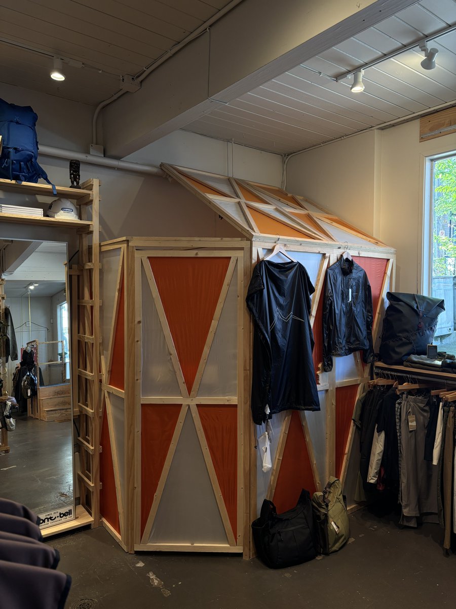 paocarisweat's tweet photo. windthrow in seattle is one of the best curated stores ive ever seen, really refreshing take on retail https://t.co/r4hpaQ4gCU