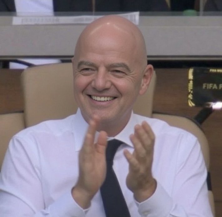 Vera_RMCF's tweet photo. FIFA President When 

Messi scored.        Ronaldo scored. https://t.co/TsoXm7WwW8