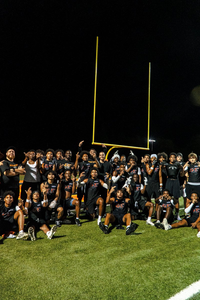 DEdgeFootball's tweet photo. Extremely proud of this group of ’29s and ’30s. Their commitment and work ethic all offseason showed tonight as they went 7-0 and brought home the Flight Club Rising Stars Championship. The future of Desert Edge football is in great hands. 🦂🏆

@flightclub7v7 @JUSTCHILLY https://t.co/gCQM4h2weP