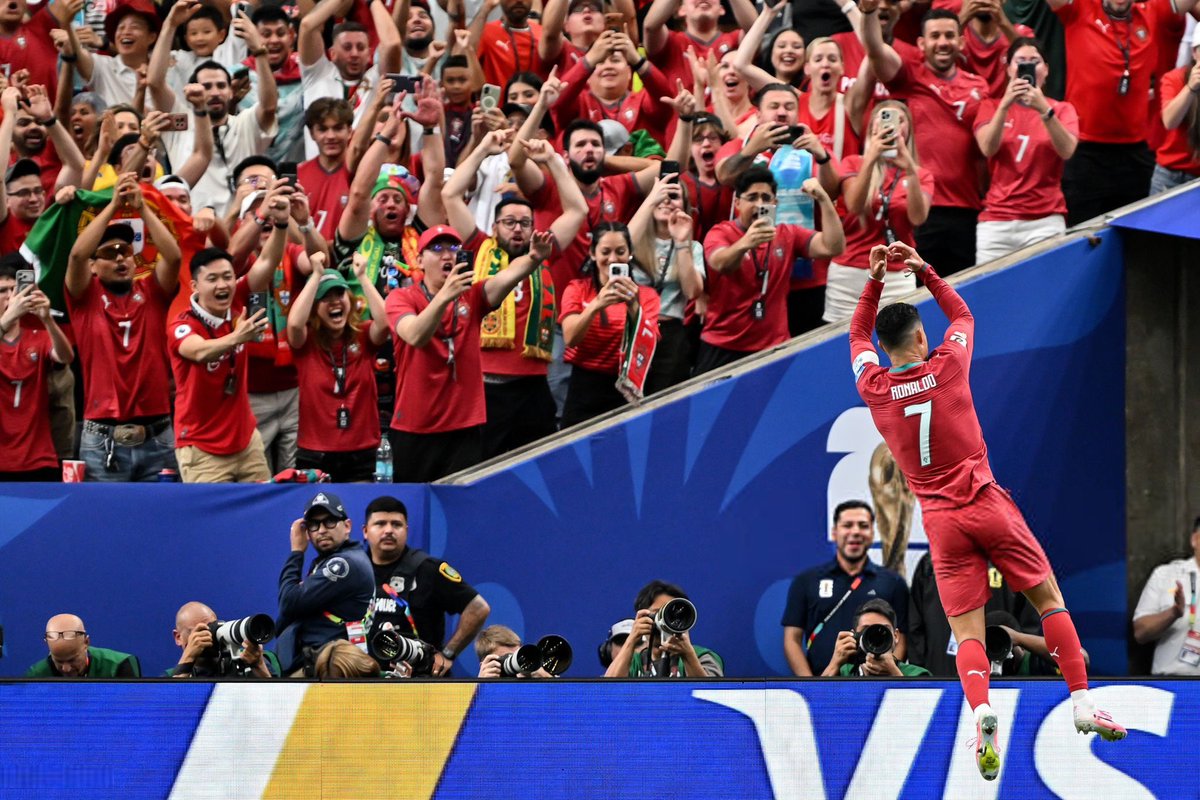 HQhdre's tweet photo. Cristiano Ronaldo #FIFAWorldCup https://t.co/eSaCSt9AsQ