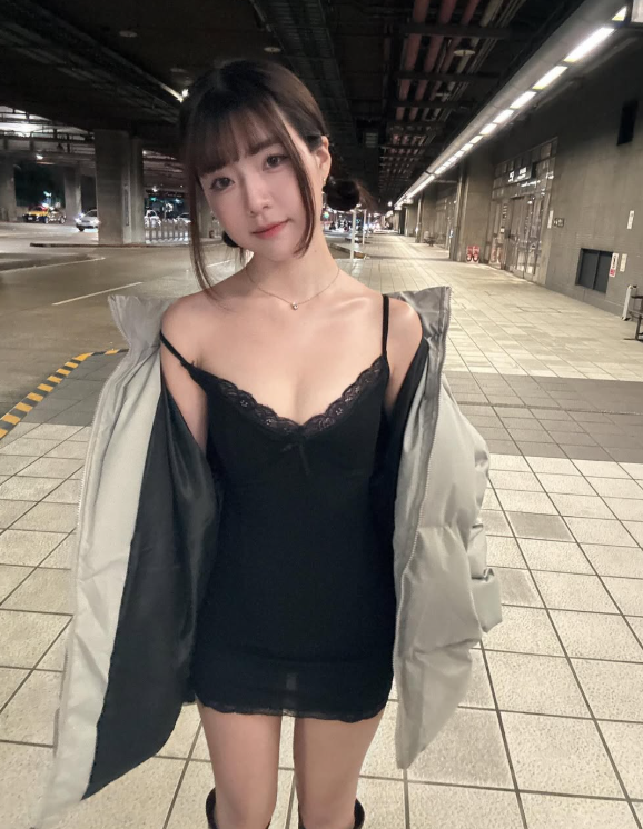 recablarelf's tweet photo. 可不可以評價一下我的身材
#小奶真的好無言 https://t.co/jvcGpzB9Ps
