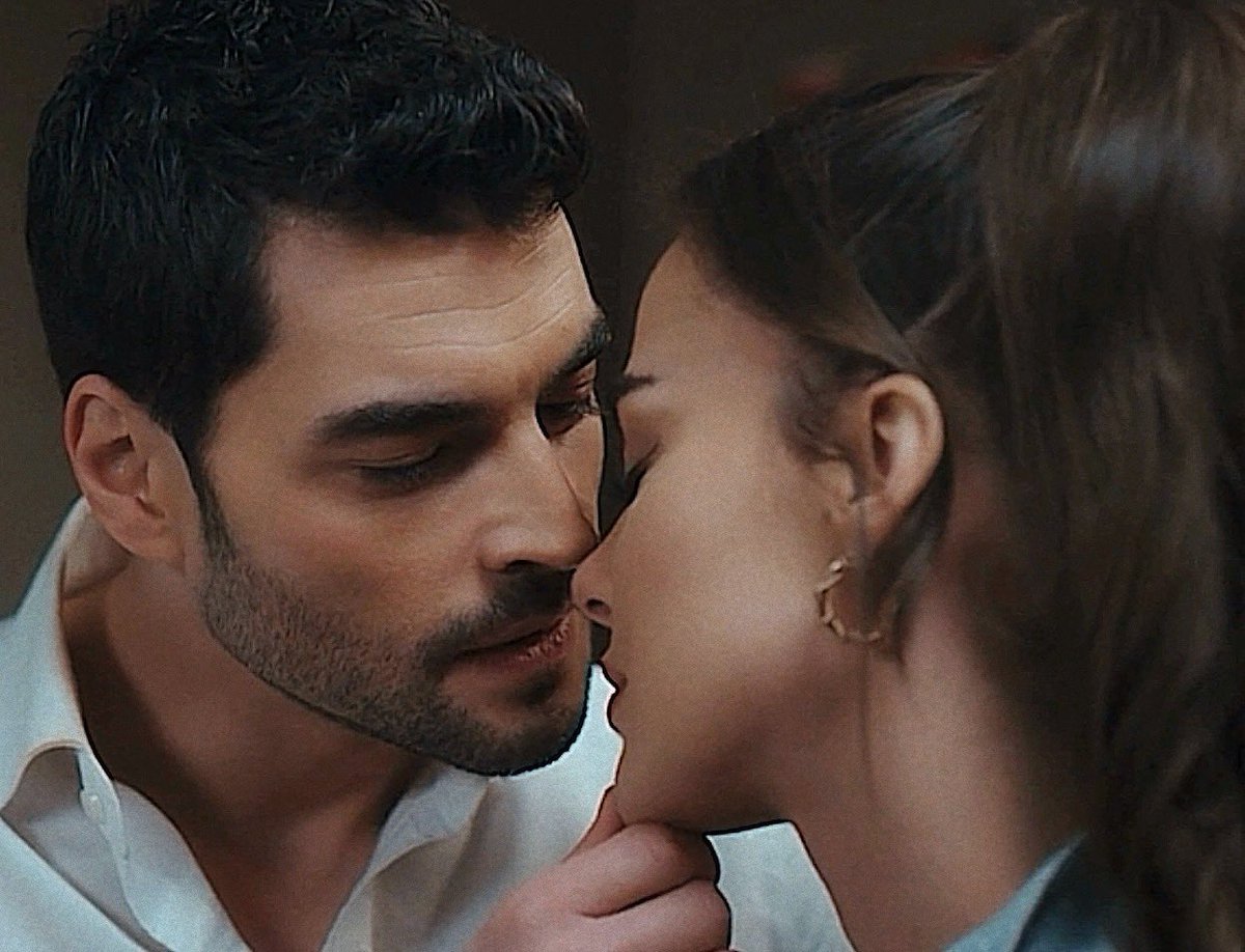 myumren's tweet photo. 👄 

⋆ #akinakinözü ⋆ #bensusoral ⋆ #umren ⋆ https://t.co/myny3fReWS