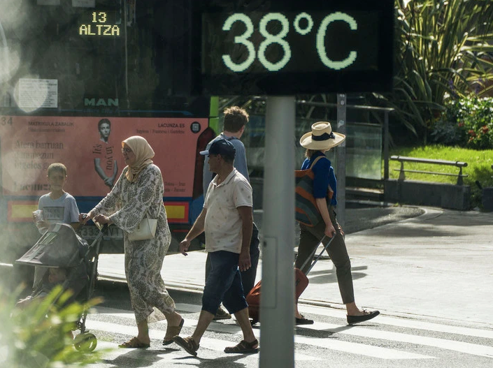 naiz_info's tweet photo. Una persona de 90 años fallece por golpe de calor en una residencia de mayores en Bizkaia https://t.co/k0ndyO3ADl https://t.co/mzC3DsCkO6