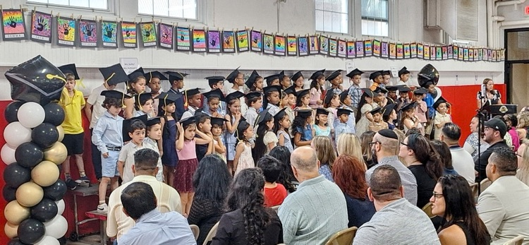 WHChestnut's tweet photo. CONGRATULATIONS CHESTNUT KINDERGARTENERS!! You have all worked hard and it's time to celebrate your year of learning- well done! https://t.co/FILXN6ApjR