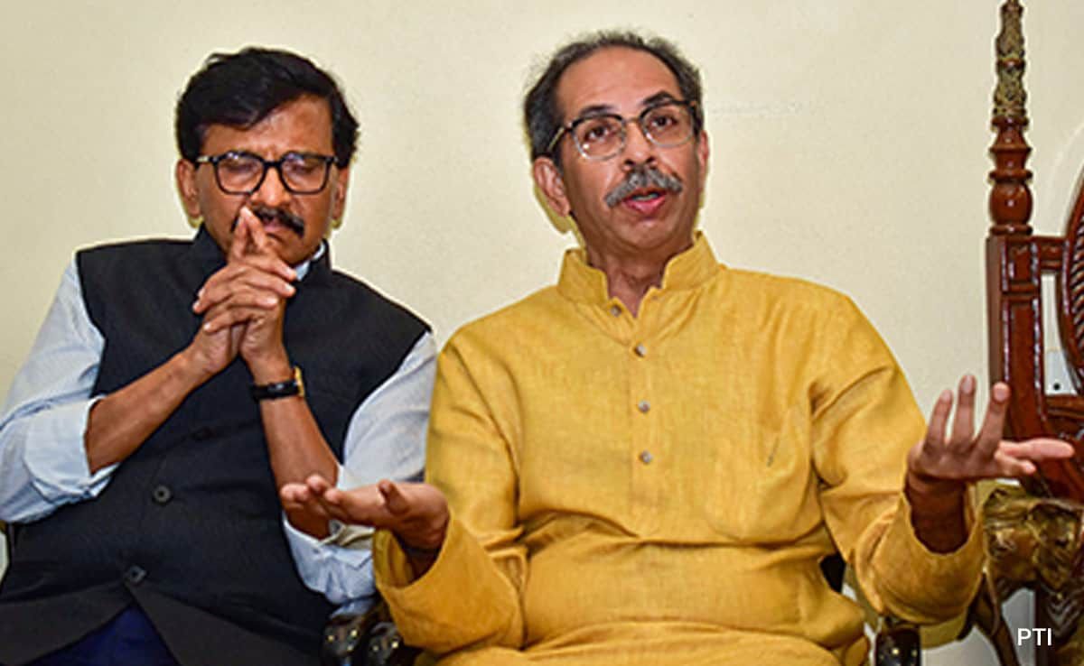 pokershash's tweet photo. Shocking claim by a Shiv Sena MLA:

• Uddhav Thackeray had called a meeting of all his MPs.

• Uddhav Thackeray had asked Sanjay Raut to personally call all the MPs and invite them.

• Sanjay Raut called only 3 MPs and did not call the other 6 MPs.

• Those 6 MPs received calls from Sanjay Raut’s PA.

• This was the moment they decided not to attend the meeting.

• Later, all 6 MPs left Uddhav Sena.

Sanjay Raut was deliberately hurting party leaders.