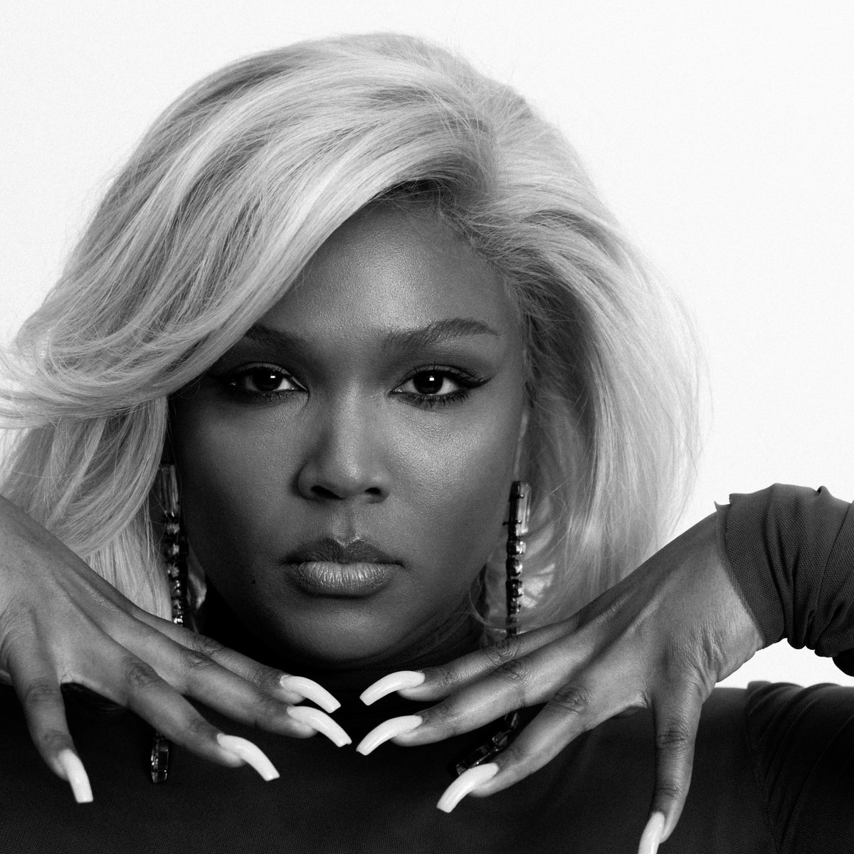 ThePopFlop's tweet photo. Rolling Stone reports that Lizzo’s recent album ‘BITCH’ sold 2,649 units in its first week of release. 

— The album failed to chart on the Billboard 200. https://t.co/WjacqCPzYM