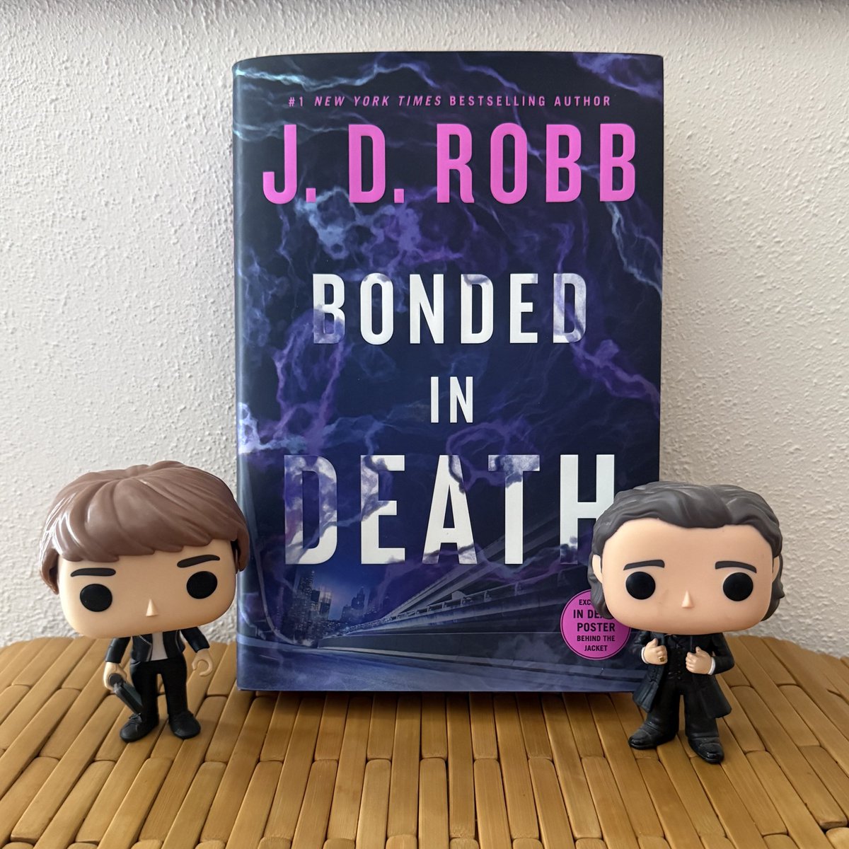 FanaticInDeath's tweet photo. 🚨🚨🚨🚨
now reading BONDED IN DEATH 1️⃣2️⃣🐝🦅🐍🦌🦊🦉🦈🐆🐇🦎🐦⬛🐀🗽💀
#InDeath #EveDallas #JDRobb #books #reading https://t.co/YSATsG32Cq