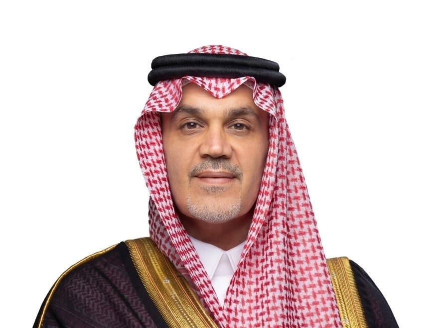 AZK_SA's tweet photo. كيف علق الوزراء على قرار تملك الأجانب للعقارات؟

وزير الإسكان:
النطاقات الجغرافية المحدودة تمثل أداة لربط الفرص العقارية باحتياجات المدن

وزير الاستثمار:
لائحة تملك غير السعوديين للعقار تعزز حضور الشركات الأجنبية

وزير التجارة:
القرار ممكن لاستقطاب الكفاءات العالمية، ومحفز قوي للشركات لتطوير أعمالها والارتقاء بتنافسيتها.