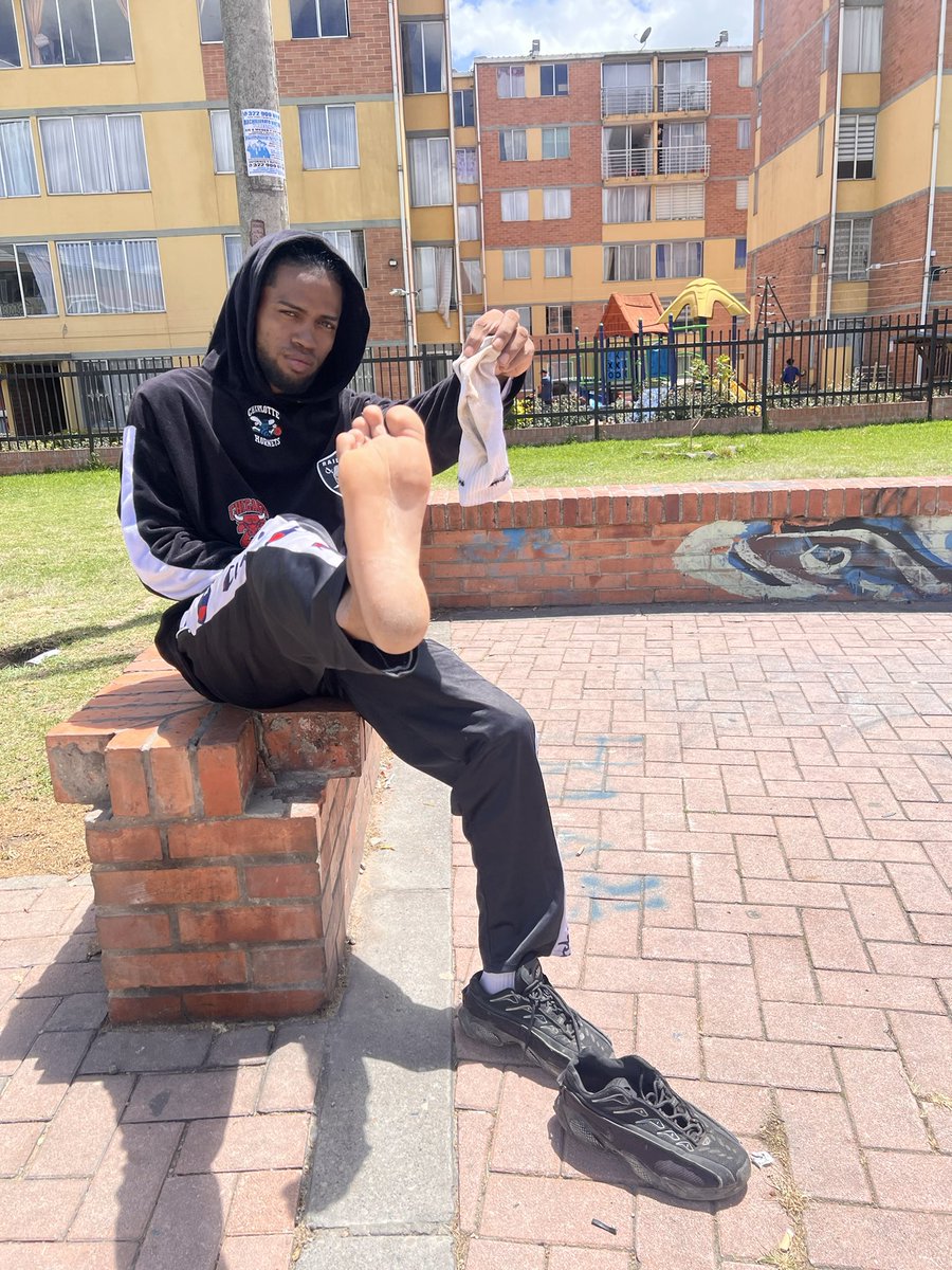 Cashmasterdr__'s tweet photo. Do you like it when I wiggle my feet?
#feet #feetworshi̇p #findom #atm https://t.co/Emj6fLukZk