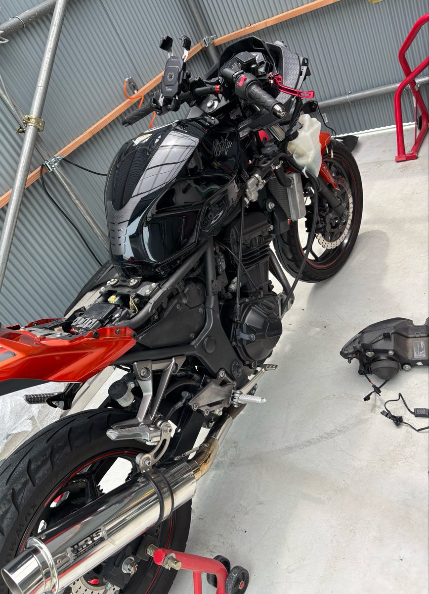 pf_p77's tweet photo. 今更ながらバイク垢始めます！

名前 Re
年齢 20
性別 🚹
身長 168
住み 京都
バイク Ninja250(14)
一言 ナイツー派です！

#バイク乗りと繋がりたい https://t.co/0j4FxzTQq0