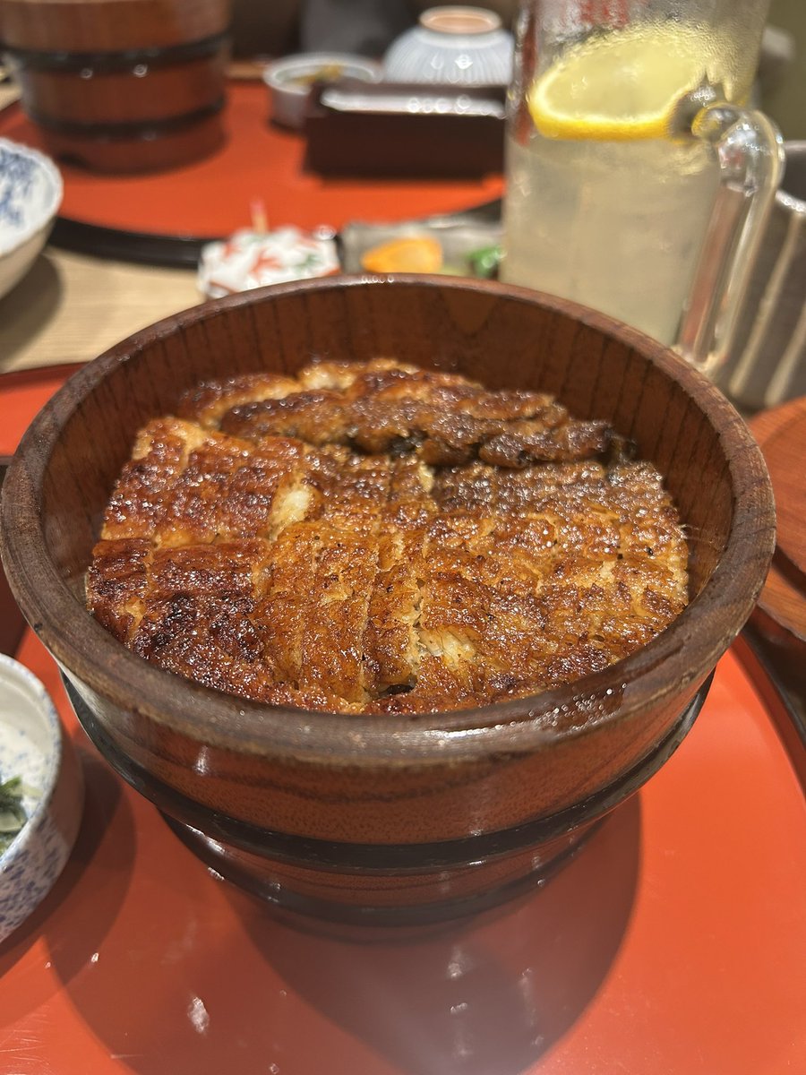 Co2_aot's tweet photo. 今回の名古屋出張でオーナーへの愛と忠誠心と、お腹が何倍にも膨れ上がりました。ひつまぶし美味しかった！ご馳走でした😋 https://t.co/AoCNjnuA1i