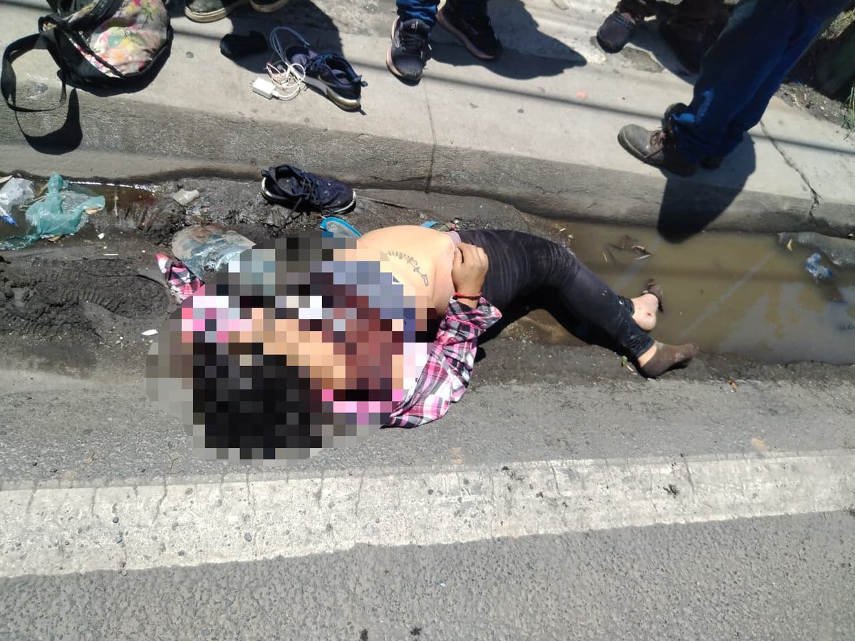 viniciogutierr3's tweet photo. Mujer motorista muere atropellada en el kilómetro 15 de la Ruta al Pacífico, jurisdicción de Villa Nueva, Guatemala. https://t.co/fDJ1XMWKe8