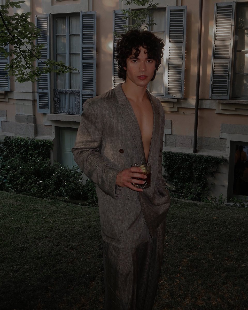 sndcastls's tweet photo. milano. @/giorgioarmani https://t.co/WsoJsHMhIF