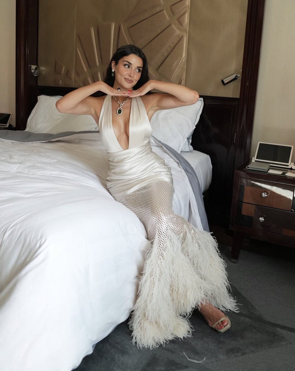 gazetemagazintv's tweet photo. Hande Erçel, yüzü olduğu markanın davetinde📸 https://t.co/OcfnbVgYP1