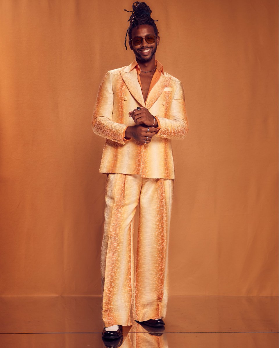 GRAYSCALEIC's tweet photo. Sunshine ☀️ Here to brighten up your day!  The GRAYdient play is too fire here. It’s almost like….we know what we’re doing 😉

F/W 26 - Bring in the noise, bring in the funk! 

GRAY- life is more than black &amp; white!

📸: @nostressjesss https://t.co/OkPDxQN5fj