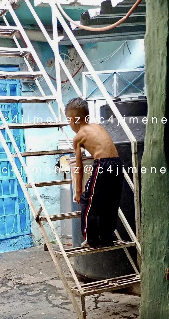 c4jimenez's tweet photo. SE BUSCA
VAN DE NUEVO por ELLA
Es Berenice Silva, mamá del niño Crucito.
Estuvo presa 1 año acusada de permitir q su novio matara a su hijo de 6 años.
Salió hace 7 meses de prisión.
Ayer la @FiscaliaCDMX consiguió q un juez le girar nueva ORDEN de APREHENSIÓN
Si la ve, DENUNCIE! https://t.co/Z9MqpNmnEw