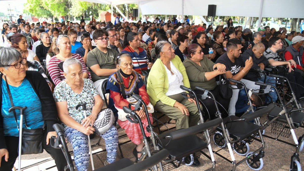 DIFAgs's tweet photo. En un evento, lleno de sonrisas, de esos que recargan de mucha energía, entregamos apoyos funcionales a personas con discapacidad motriz y a adultos mayores como: sillas de ruedas, bastones, andaderas y muletas, para una mejor calidad de vida. https://t.co/QNEU4p4HDB