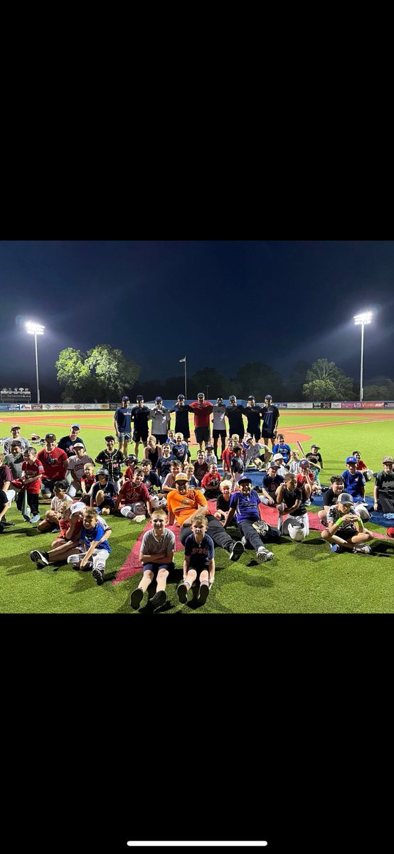 JeterBattles2's tweet photo. Had a great night last night at the @VicGeneralsTCL Kids camp ! https://t.co/P0XIb3PSvz
