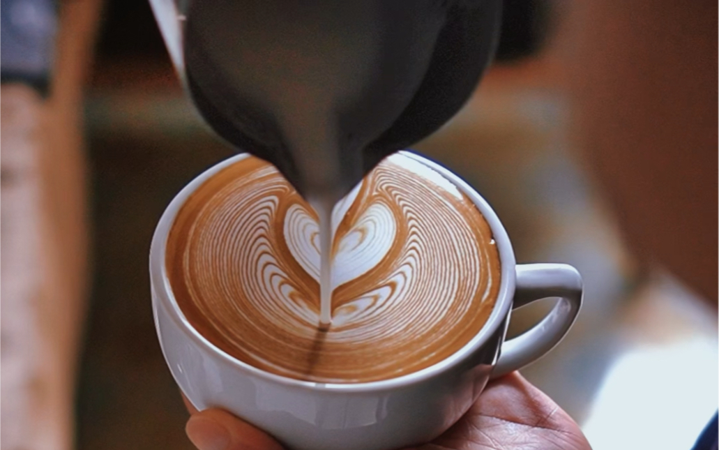 DUSA85074717's tweet photo. Tried a cloud kitchen coffee brewing class this weekend—steamed milk art that didn’t look like a blobby mess u0026 a latte that actually tasted good! Total game-changer for my morning routine.， https://t.co/K7RfM7EsPo