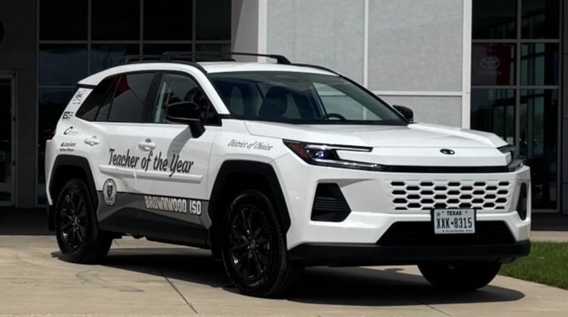 willies_ts's tweet photo. We are THRILLED to support the Brownwood ISD Education Foundation and the 2025-26 Teachers of the Year!!! Congrats and enjoy driving around in style 🎉🚗 #BISDTeacherOfTheYear #BrownwoodISD #WilliesTsDecalInstall https://t.co/AP2iHvDQ13
