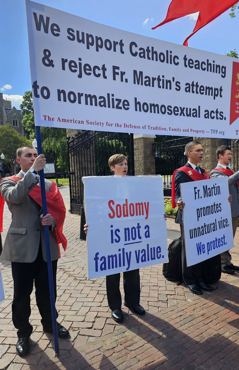 tfpsa's tweet photo. Young Catholics don't fall for pride agenda at Georgetown University. https://t.co/Yjj5RBjxlb