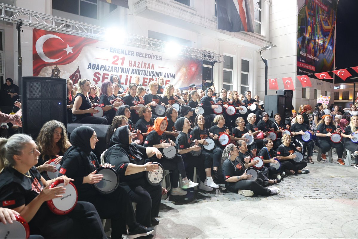 SenolDincCc's tweet photo. Erenler Ritim Grubunun muhteşem gösterisi…

Kendilerini gönülden kutluyorum.

Programımız konserlerimizle devam ediyor.

Tüm hemşehrilerimizi bekliyoruz. https://t.co/TeE3lMbA50