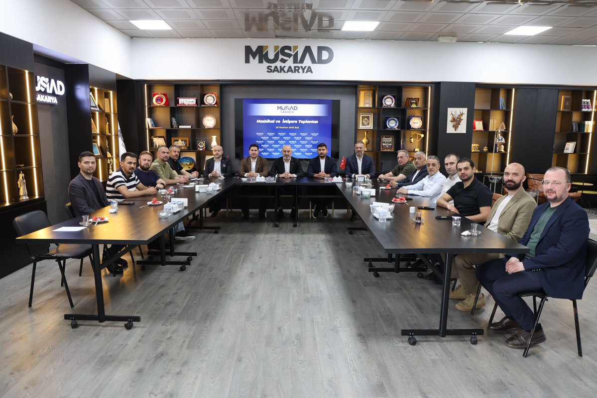 sakaryaism's tweet photo. Kumar bağımlılığıyla mücadelede Sakarya’da kurumlar arası iş birliğini güçlendirecek önemli bir adım atıldı.

Valiliğimiz koordinasyonunda, İl Sağlık Müdürlüğümüz, Yeşilay Sakarya Şubesi ve MÜSİAD Sakarya iş birliğiyle yürütülecek faaliyetler kapsamında; bağımlılığın önlenmesi, farkındalığın artırılması, tedavi ve rehabilitasyon süreçlerinin desteklenmesine yönelik çalışmalar planlandı.

#sakaryaism #sakaryasağlık
@saglikbakanligi 
@halksagligigm 
@sbkhgm 
@sbsggm 
@DrKayhanOzdemr