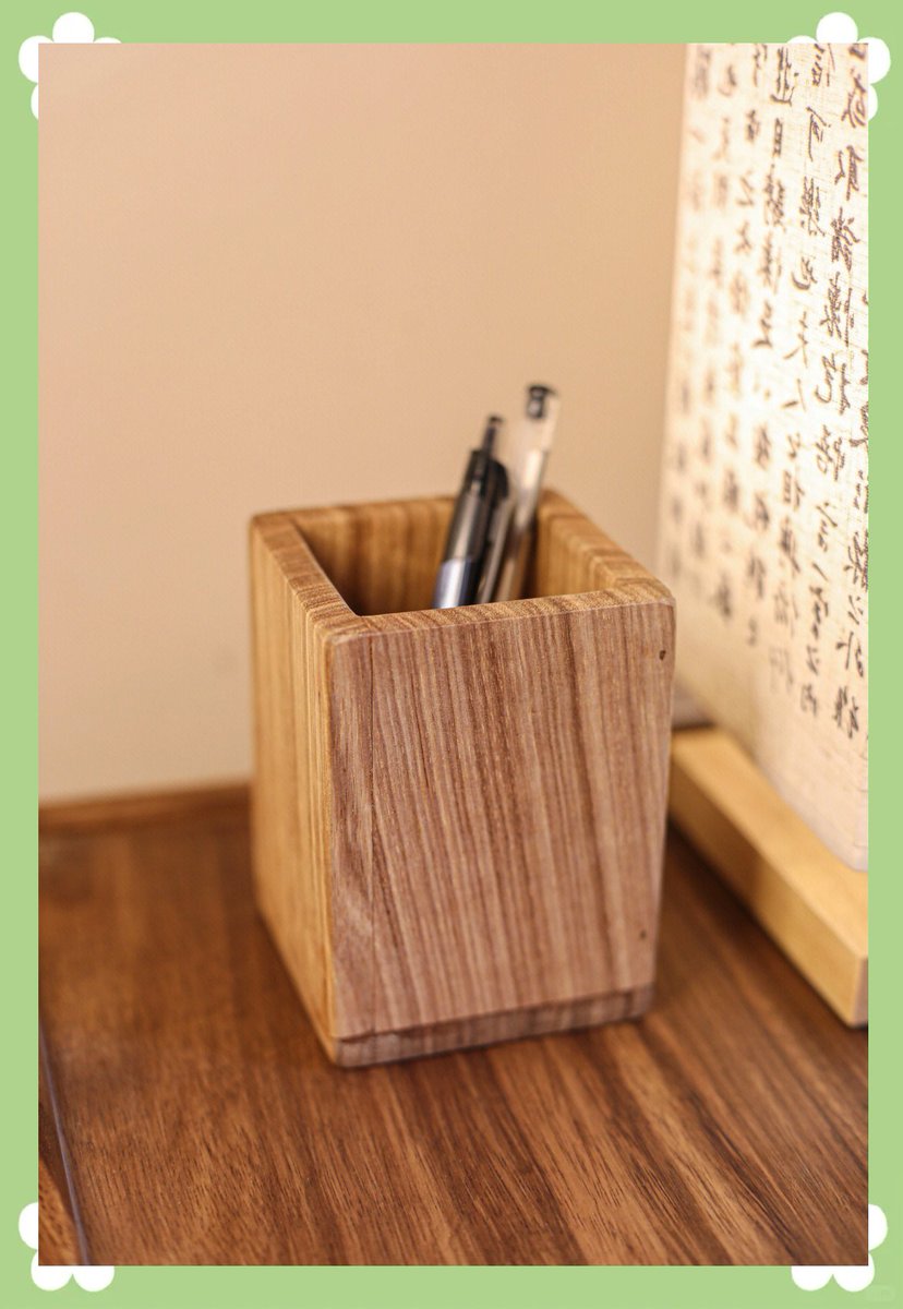 IgorMac14684686's tweet photo. Just upcycled an old mason jar into a cute pen holder with yarn and hot glue! Cheap, quick, and perfect for my desk decor  #DIYCrafts https://t.co/JIqTNa6C3Y
