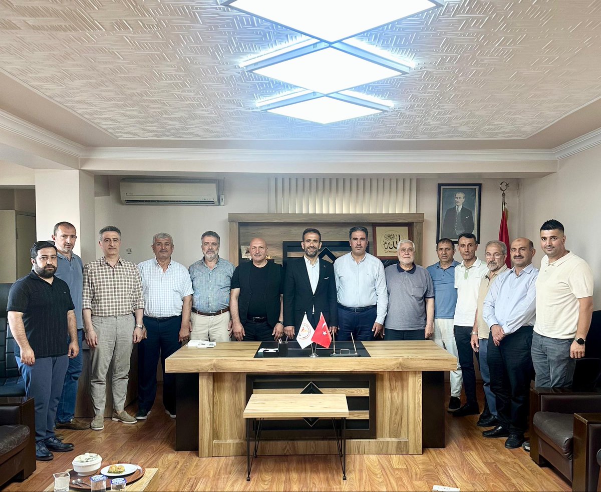 MadefTR's tweet photo. Malatya Dernekler Federasyonu olarak, Güngören’de faaliyet gösteren Malatya dernek başkanlarımızla birlikte, Malatya Kale Aluçlu Vakfı Başkanlığına yeni seçilen Sayın Şahan Akın’ı ziyaret ettik.

Vakıf Başkanımız Sayın Şahan Akın’a ve yönetim kurulu üyelerine teşekkür ediyor, https://t.co/vrPG3xVCSd