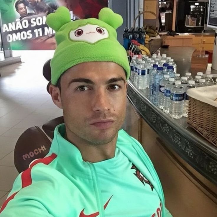 Gabrielzinxr7's tweet photo. @Cristiano @selecaoportugal OBRIGADO. https://t.co/BpY2lftPvr