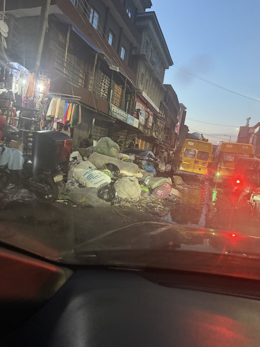 dolapocarter's tweet photo. Idumota, Lagos - 23/08/26

Eko o ni baje o 🙏🏽 https://t.co/9J25V6alc9