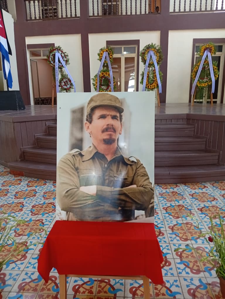 InelProyec17894's tweet photo. 🖤En la sede del Ministerio de las Fuerzas Armadas Revolucionarias inicia este martes 23 de junio, el homenaje del pueblo de Cuba al Comandante de la Revolución Ramiro Valdés Menéndez. #INEL https://t.co/CWcxtu0ASj