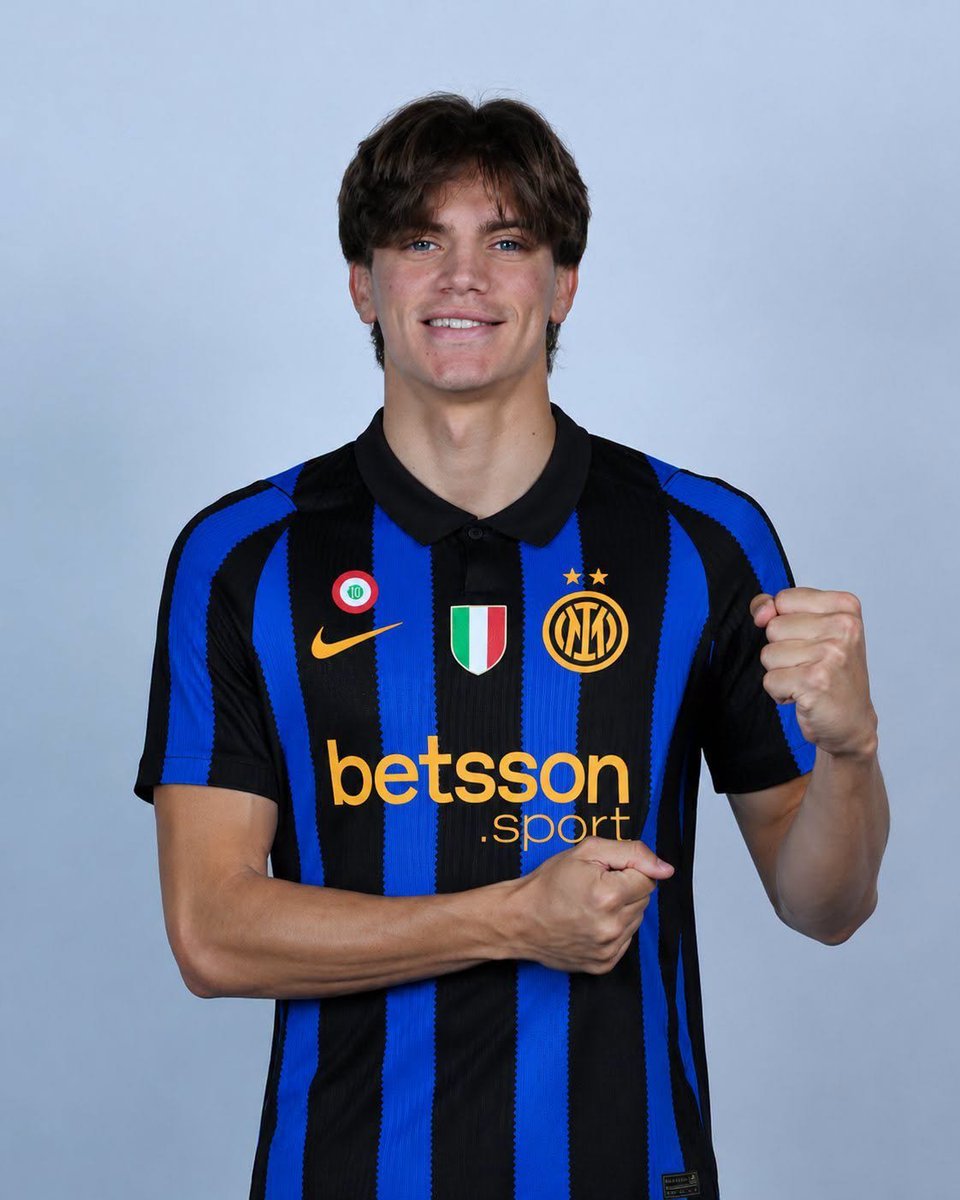 misachesivacasa's tweet photo. Stessa storia ogni anno

L'Inter negozia mesi per risparmiare due spicci, perde l'attimo e arriva chi paga sull'unghia

Esausto di questi mercati da Europa League e in parte deluso anche dal ragazzo che va a giocare per la 10ª classificata in PL, piuttosto che per la 1ª in Italia https://t.co/RjrYyn7FwM