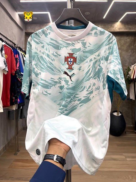 alt_tgbwears's tweet photo. You know the drill 

One home Jersey one away Jersey to be won tonight 

Just quote this tweet with Siuuuu

Let’s goooo https://t.co/Y2N1VHTN1S