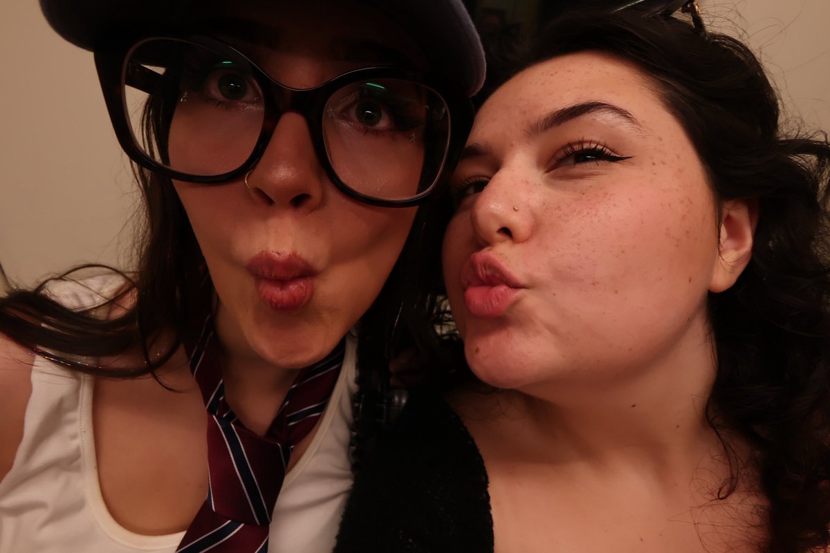 ulookhopeful's tweet photo. me and my chloe <3 https://t.co/CpVnoWJuYy