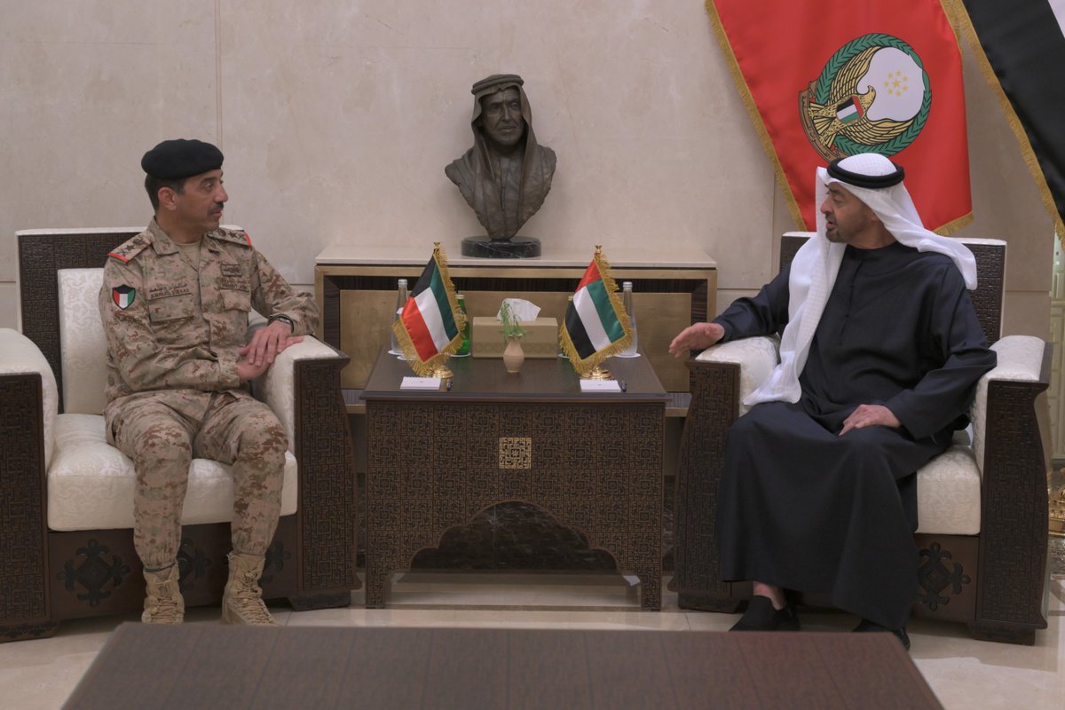 kuna_ar's tweet photo. رئيس دولة الإمارات العربية المتحدة الشيخ محمد بن زايد آل نهيان يبحث مع رئيس الأركان العامة للجيش الكويتي الفريق الركن خالد الشريعان عددا من الموضوعات ذات الاهتمام المشترك 

- استعرضا أوجه التعاون والتنسيق العسكري إلى جانب تبادل وجهات النظر حول المستجدات والقضايا ذات الصلة بالشأن العسكري والأمني

https://t.co/d9P9BrLCo5

#كونا #الكويت