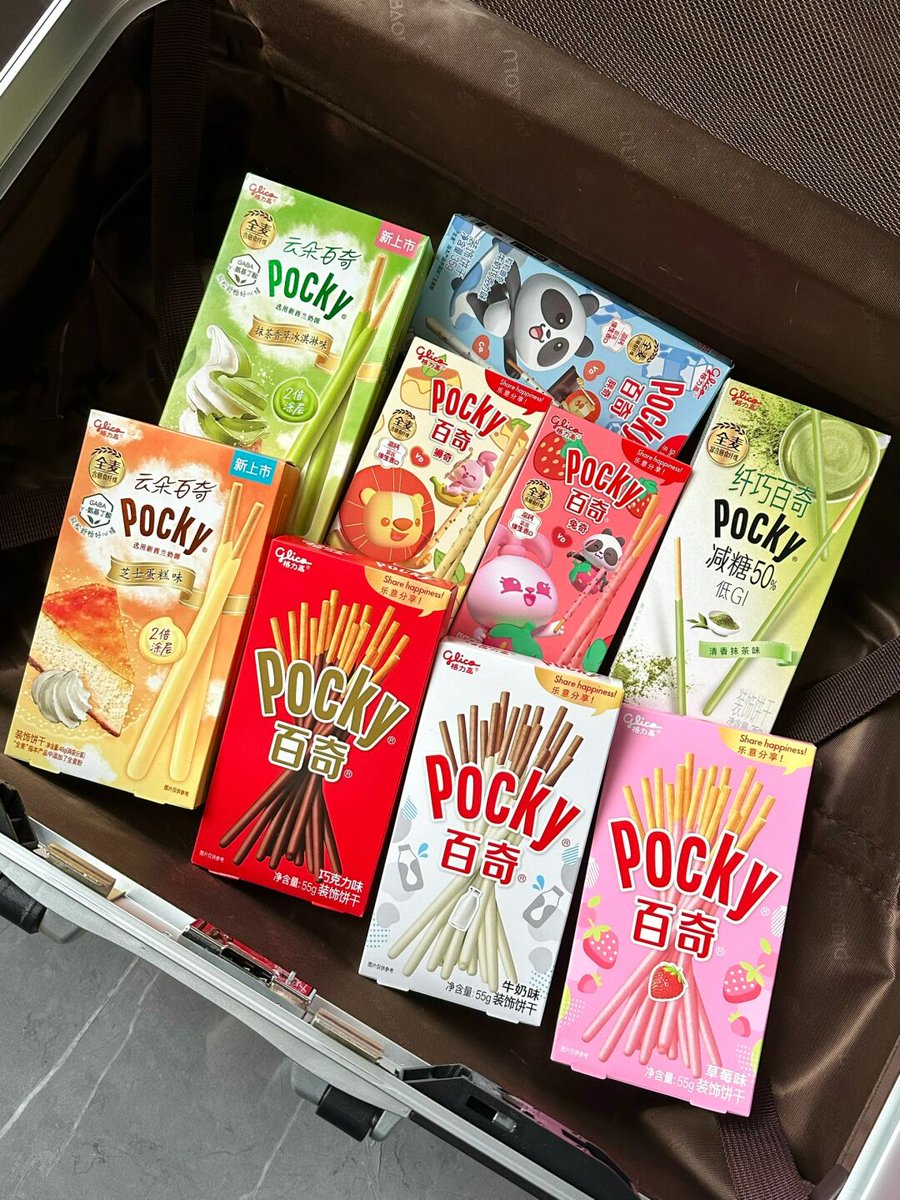 AndradeeSteh's tweet photo. Just stocked my desk with matcha Pocky u0026 sour gummy bears  Tag your snack buddy who’d steal half of these! #SnackTimeVibes， https://t.co/I3MDSaJvuA