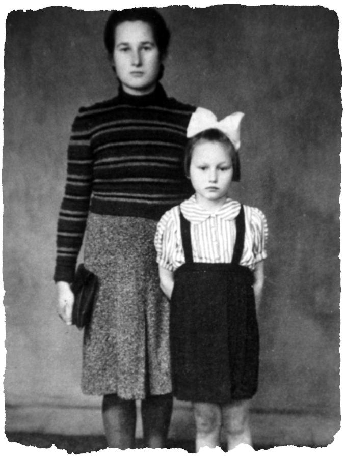 DrHelenFry's tweet photo. In Nazi-occupied Poland, teenage sisters Stefania and Helena Podgórska hid thirteen Jews in the attic of their home.

Stefania was just 16 and Helena only 7.

For over two years they risked their lives to protect them.

Remarkably, every single person they sheltered survived. https://t.co/mJ8NOp9Tgl