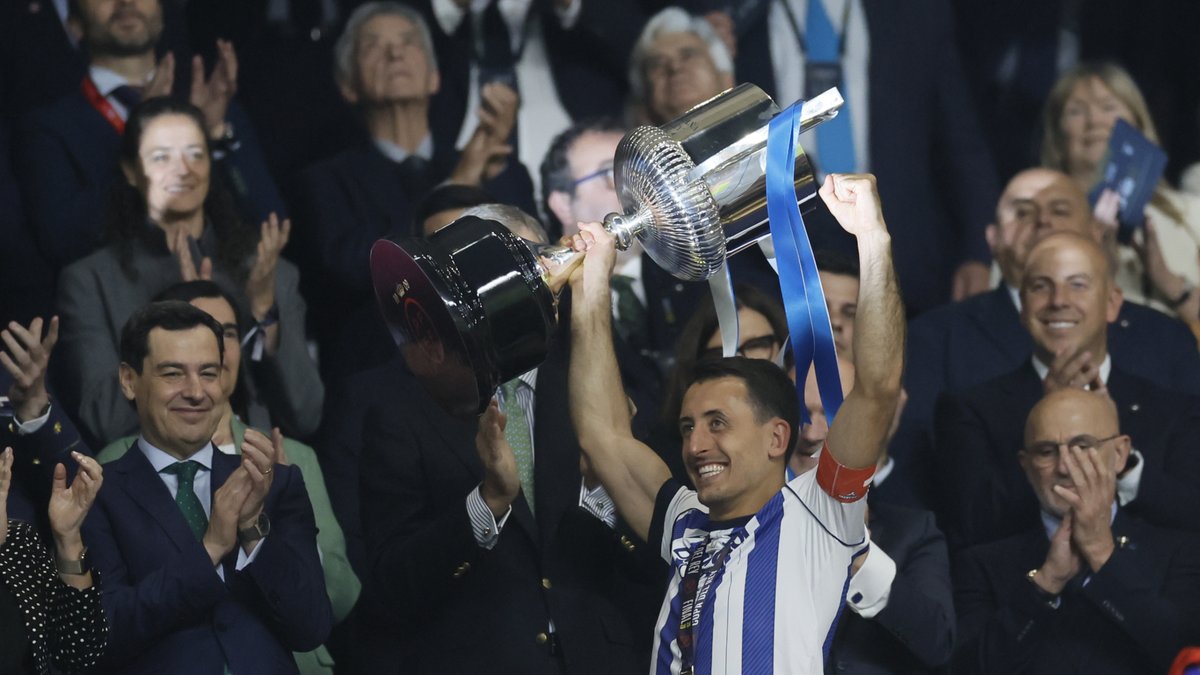 Ioritzetxebest's tweet photo. Aficiones de ciertos equipos nunca van a entender lo que es que un jugador tuyo sienta amor por los colores y que lo más grande para él sea ganar títulos con el club de su vida por encima de todo. https://t.co/H5onXPzGpq