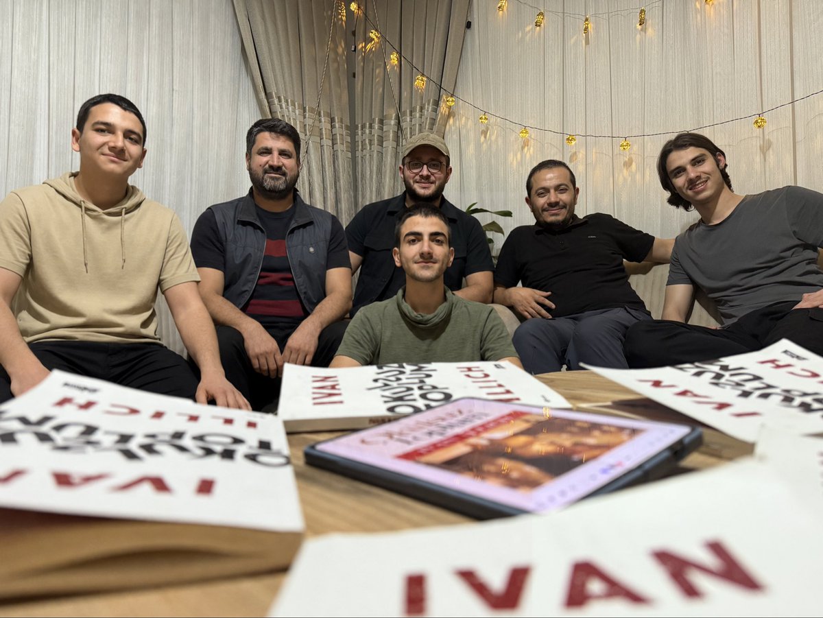 mahmutrpc's tweet photo. Her şey akar, su, tarih, yıldız, insan ve fikir;
Oluklar çift; birinden nur akar; birinden kir.
Akışta demetlenmiş,büyük,küçük,kâinat;
Şu çıkan buluta bak, bu inen suya inat!
*
#MTO Adana olarak Ivan Illich’in Okulsuz Toplum kitabının ilk tahlilini icra ettik.
*
@yenisafakwriter https://t.co/XkGyfFU4TP